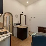 Apartment Guesthost - Piazza Di Spagna Elegant Rom