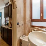 Apartment Guesthost - Piazza Di Spagna Elegant Rom